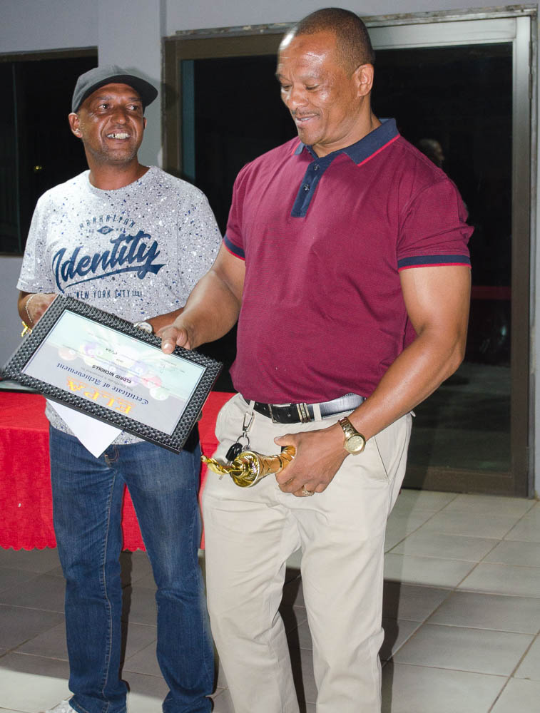 Eldrid receiving his certificate